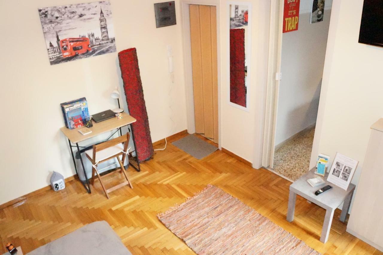 Best Vfm In Athens Apartment Bagian luar foto